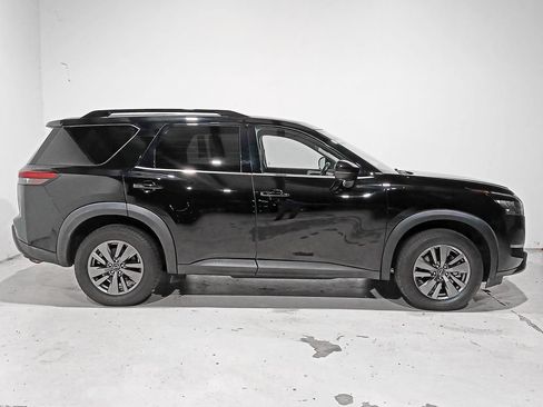 Used 2024 Nissan Pathfinder SV w/ SV Premium Package AWD/4WD image 7