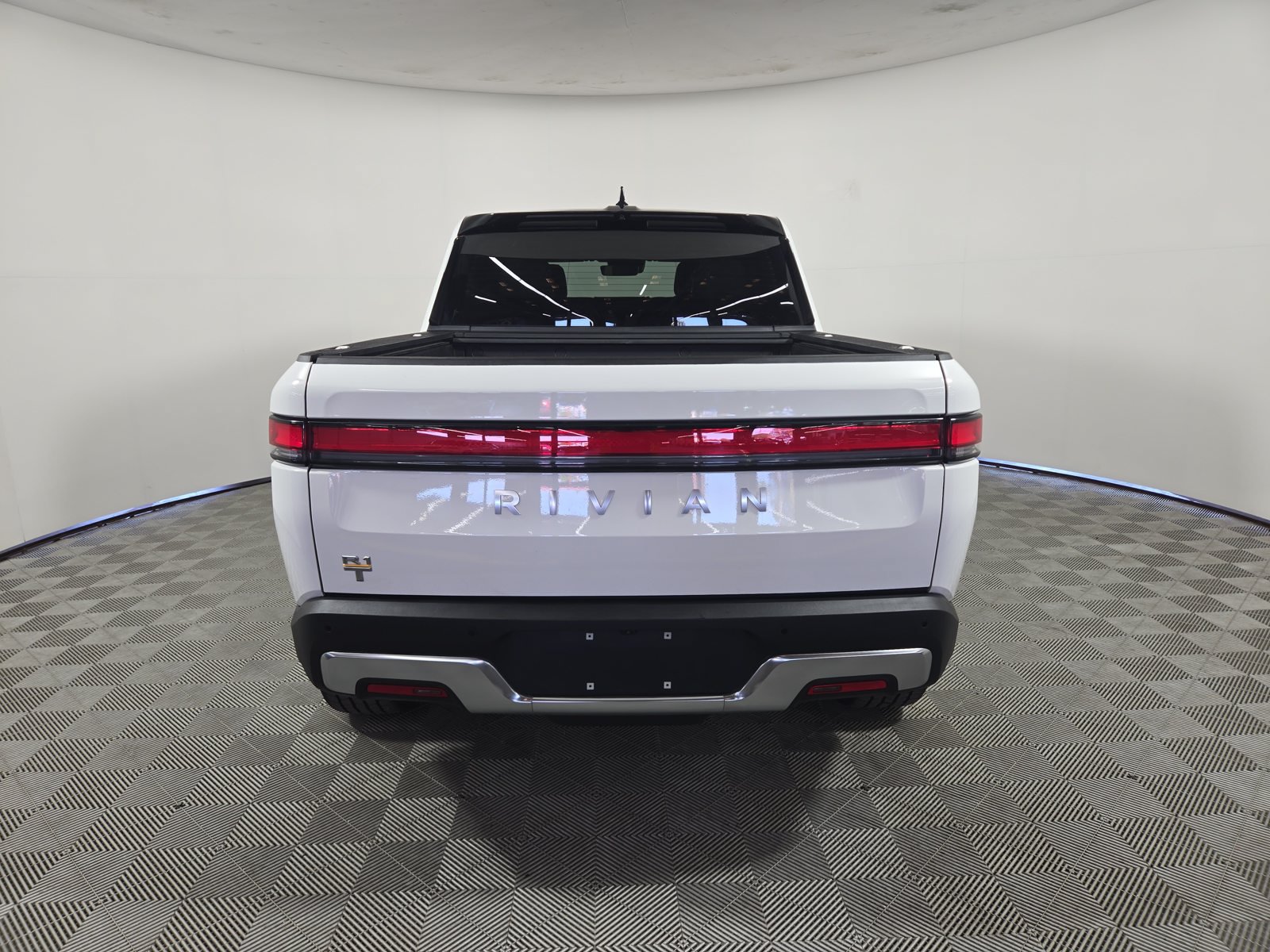 Used 2022 Rivian R1T Adventure AWD/4WD image 4