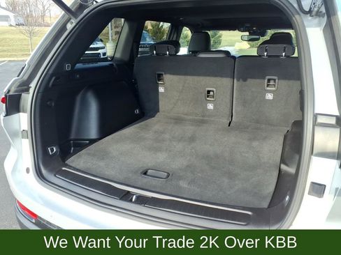 Used 2024 Jeep Grand Cherokee Altitude image 24