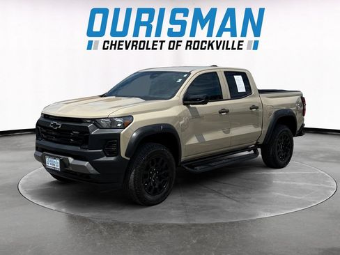 Used 2023 Chevrolet Colorado Trail Boss w/ Technology Package AWD/4WD image 2