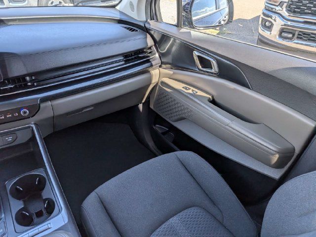 Used 2025 Kia Carnival LX FWD image 19