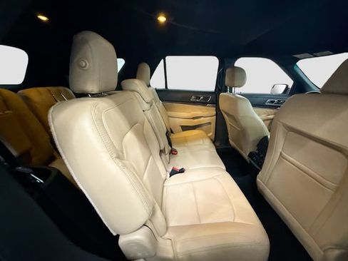 Used 2017 Ford Explorer Limited image 29