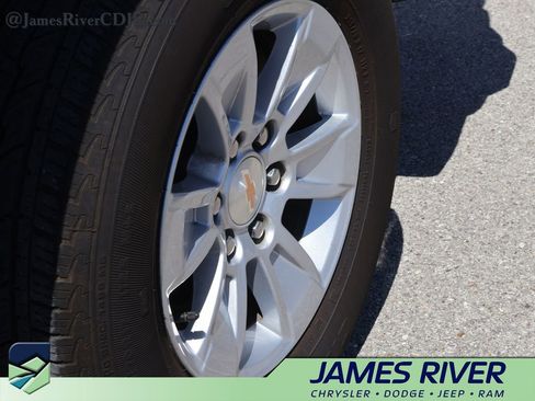 Used 2025 Chevrolet Silverado 1500 LT AWD/4WD image 38