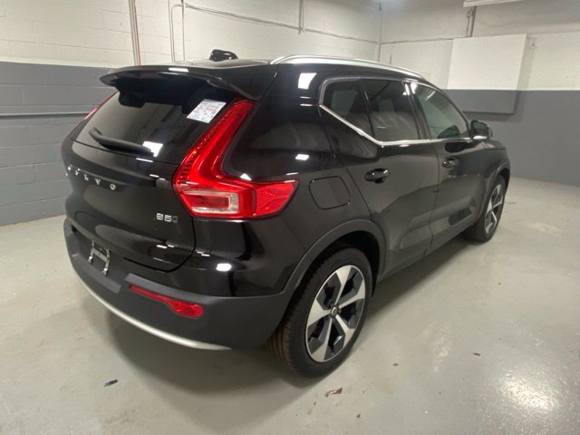 Certified 2024 Volvo XC40 B5 Core AWD/4WD image 3