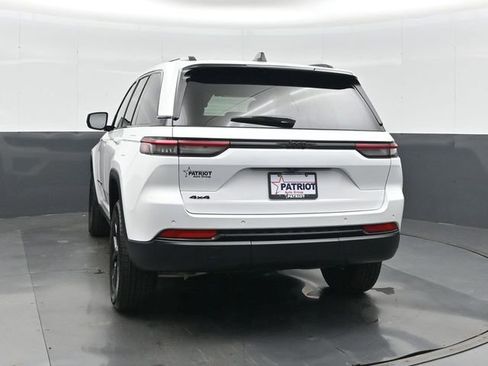 New 2025 Jeep Grand Cherokee Altitude AWD/4WD image 10