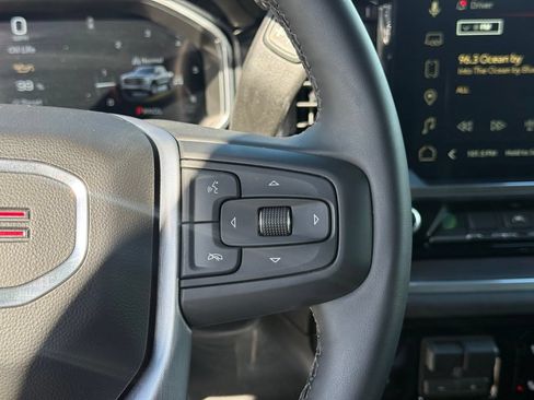 Used 2026 GMC Sierra 1500 SLT AWD/4WD image 17