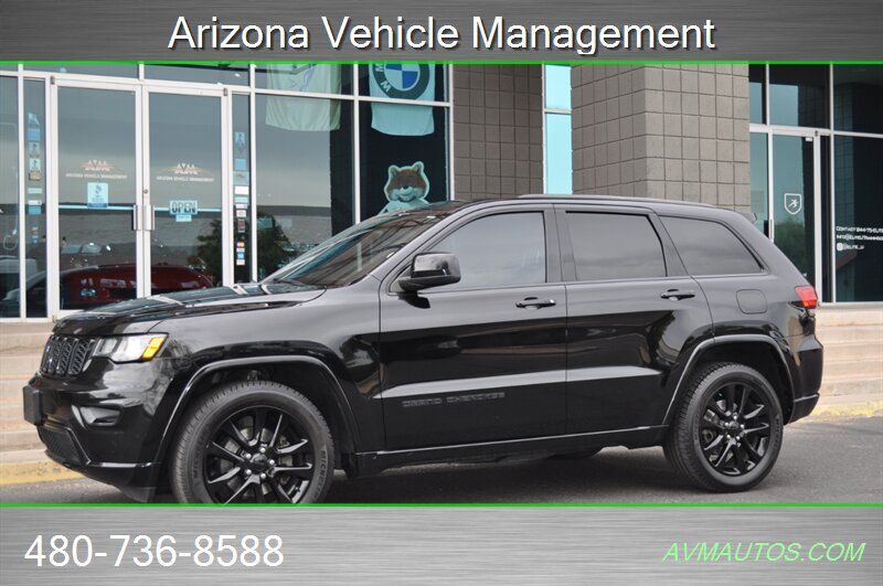 Used 2017 Jeep Grand Cherokee Altitude RWD image 15