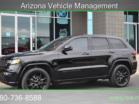 Used 2017 Jeep Grand Cherokee Altitude RWD image 15