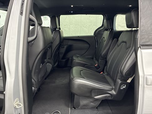 Certified 2024 Chrysler Pacifica Touring-L w/ S Appearance Package AWD/4WD image 13