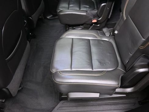 Used 2021 Chevrolet Traverse LT w/ LT Premium Package image 23