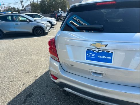 Used 2017 Chevrolet Trax LT w/ LT Convenience Package image 5