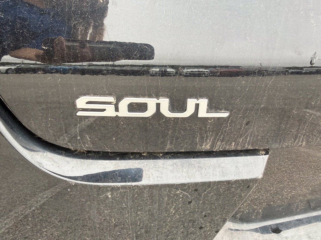 Used 2023 Kia Soul LX FWD image 14