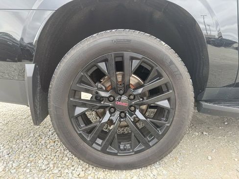 Used 2022 GMC Yukon XL SLT w/ SLT Luxury Package image 16