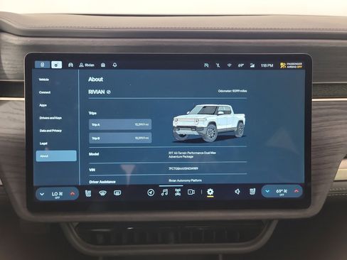 Used 2025 Rivian R1T Adventure image 27