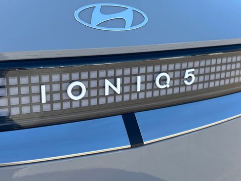 Used 2025 Hyundai Ioniq 5 Limited image 24