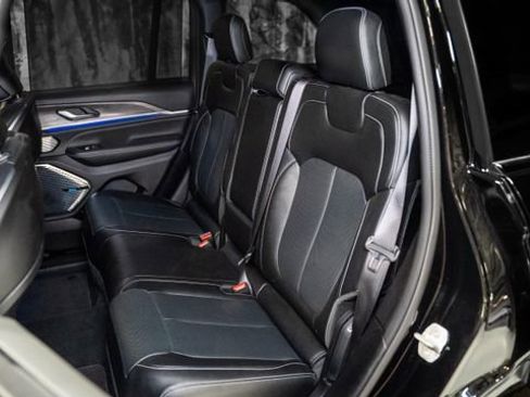 Used 2023 Jeep Grand Cherokee Overland w/ Luxury Tech Group IV image 9