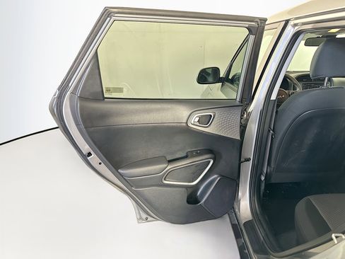 Used 2025 Kia Soul LX w/ LX Technology Package image 25