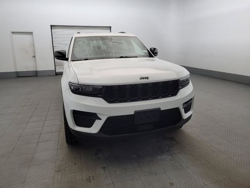 Used 2023 Jeep Grand Cherokee Altitude image 14