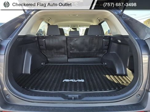 Used 2021 Toyota RAV4 LE image 16