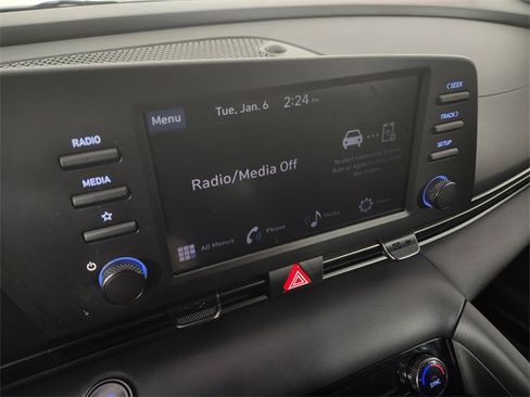 Certified 2025 Hyundai Elantra Sport image 18