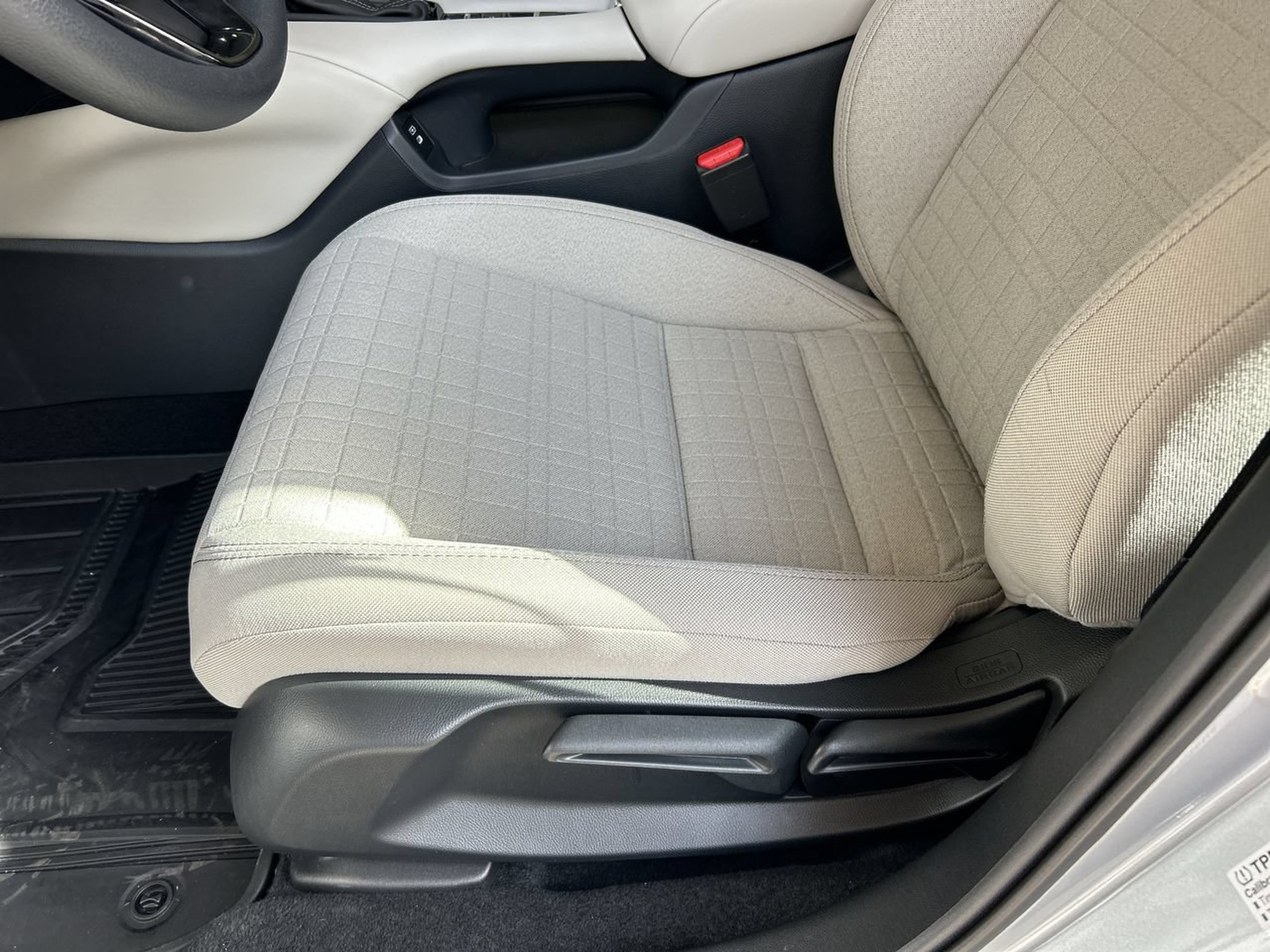 Certified 2025 Honda HR-V LX image 13