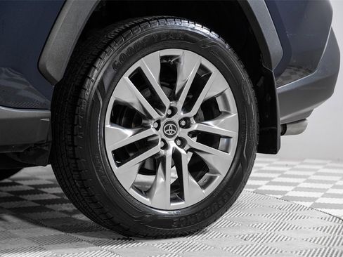 Used 2021 Toyota RAV4 XLE Premium image 62