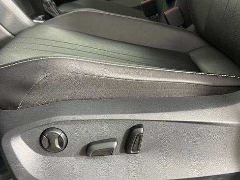 Used 2022 Volkswagen Tiguan SE image 17