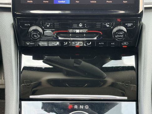 Used 2023 Jeep Grand Cherokee L Limited w/ Black Appearance Package AWD/4WD image 25