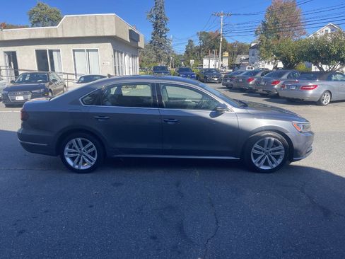 Used 2018 Volkswagen Passat 2.0T SE image 9