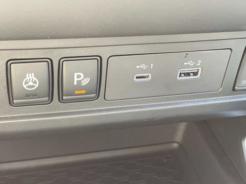 Used 2024 Nissan Frontier SV w/ SV Convenience Package image 18