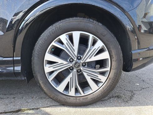 Used 2023 Audi Q4 e-tron Premium Plus image 7