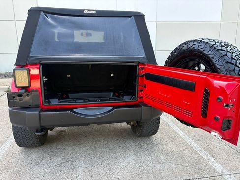 Used 2016 Jeep Wrangler Sahara w/ Connectivity Group AWD/4WD image 11