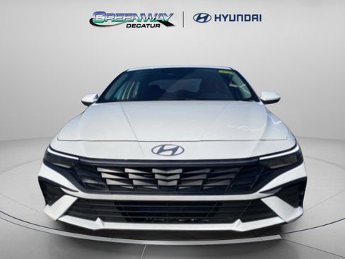 New 2026 Hyundai Elantra SE image 2