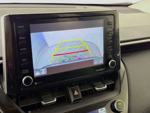 Used 2022 Toyota Corolla Cross XLE image 18