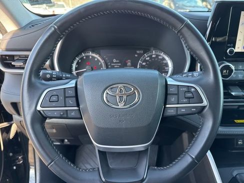 Used 2023 Toyota Highlander XLE image 10