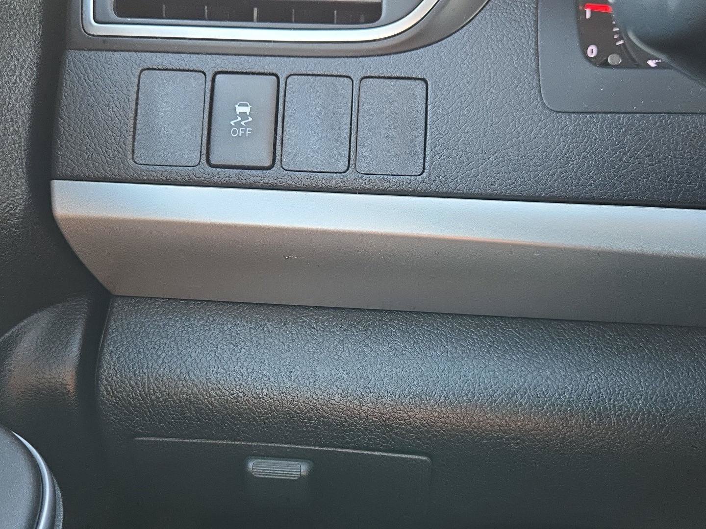 Used 2015 Toyota Camry SE FWD image 21