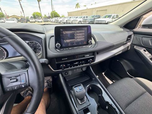 Used 2025 Nissan Rogue SV FWD image 25