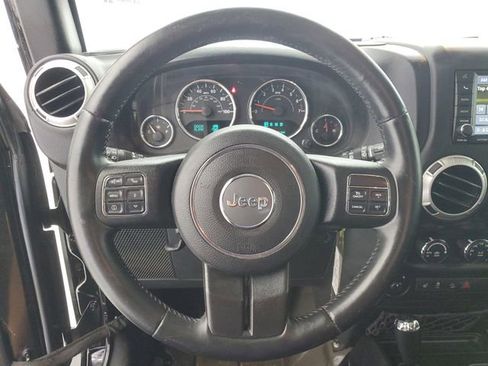 Used 2015 Jeep Wrangler Unlimited Sahara w/ Connectivity Group AWD/4WD image 20