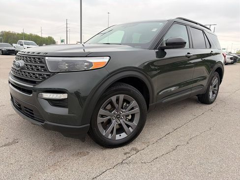 Used 2023 Ford Explorer XLT w/ Equipment Group 202A AWD/4WD image 3