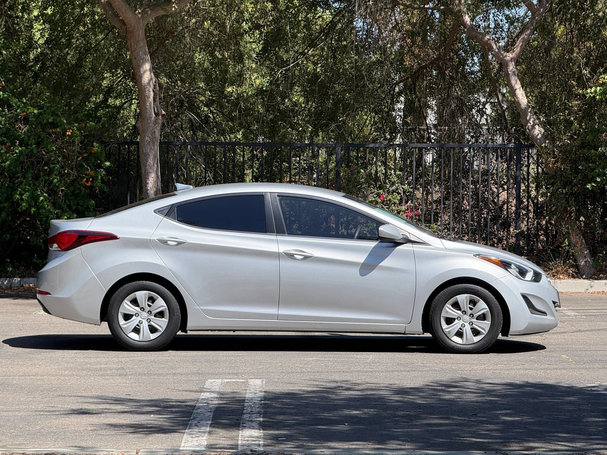 Used 2016 Hyundai Elantra SE FWD image 6
