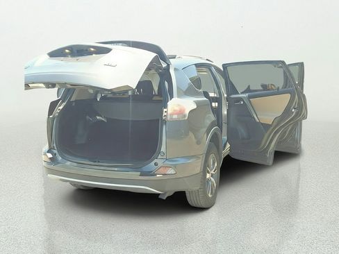 Used 2018 Toyota RAV4 XLE FWD image 13