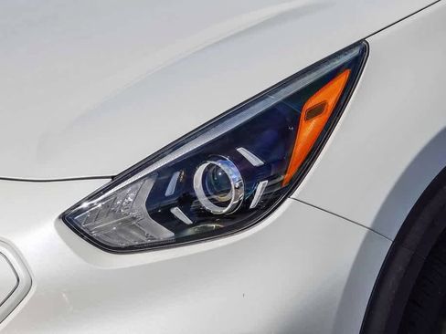 Certified 2022 Kia Niro EX Premium image 8