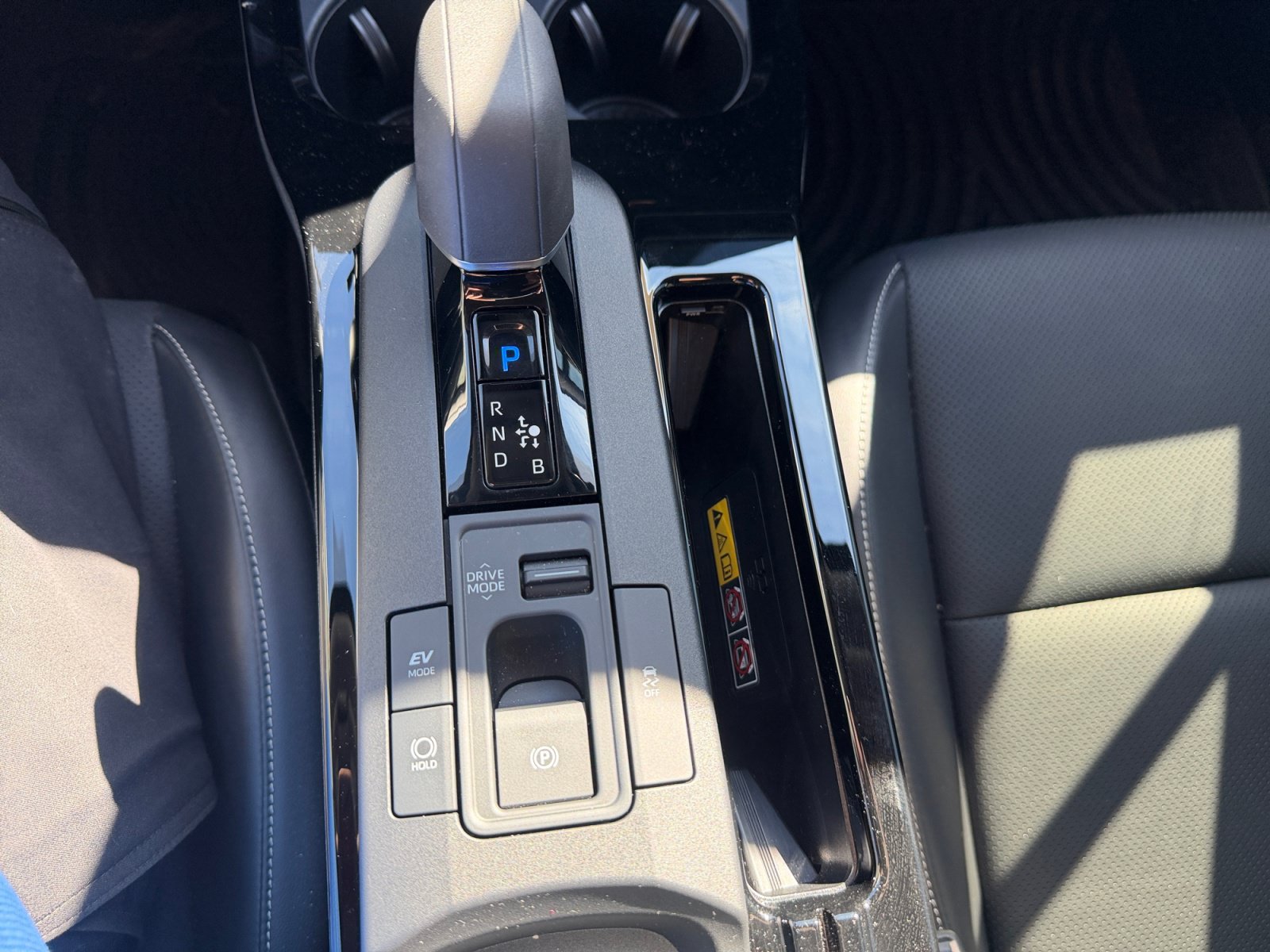 Used 2026 Toyota Prius XLE FWD image 25