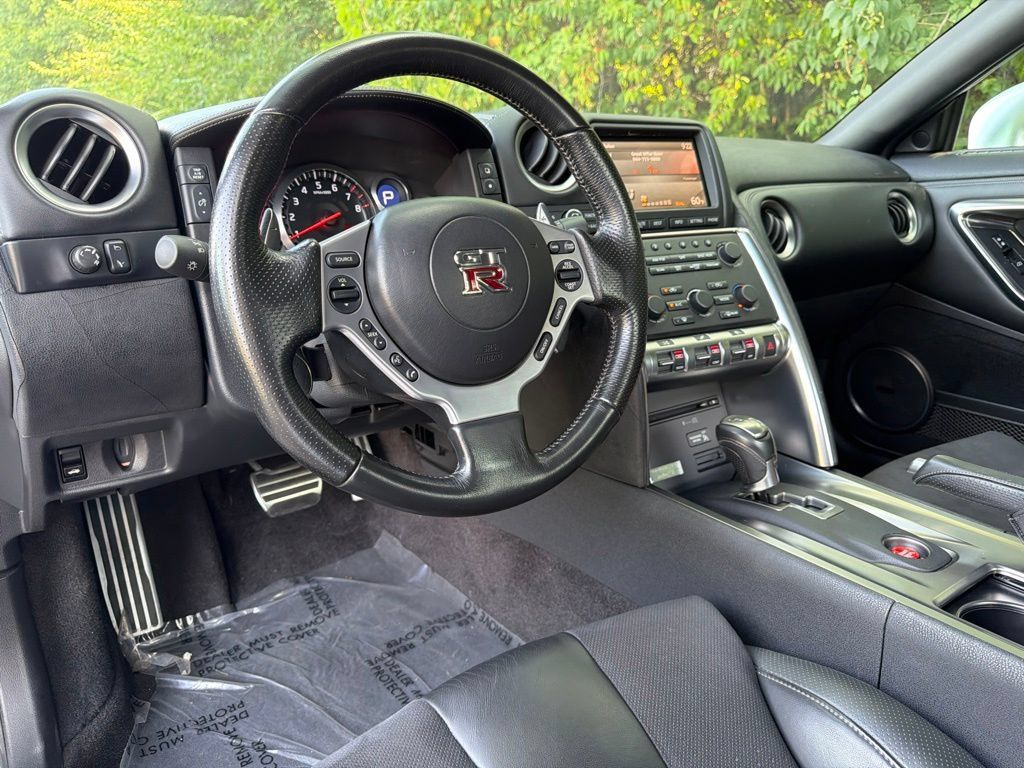 Used 2009 Nissan GT-R Premium AWD/4WD image 32