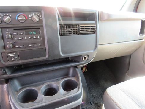 Used 2003 Chevrolet Express 2500 Passenger w/ LS Preferred Equipment Group RWD image 24