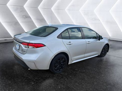 Used 2023 Toyota Corolla LE FWD image 5