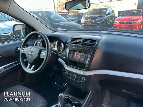 Used 2017 Dodge Journey SXT w/ Comfort/Convenience Group image 9