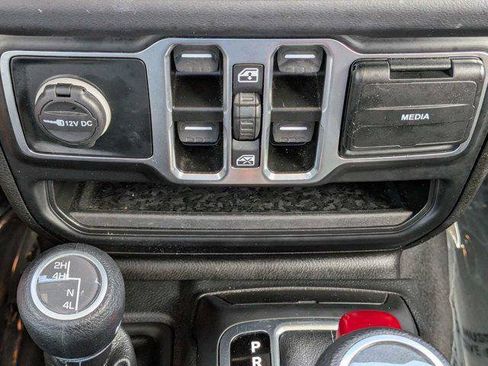 Certified 2025 Jeep Wrangler Unlimited Sahara AWD/4WD image 23