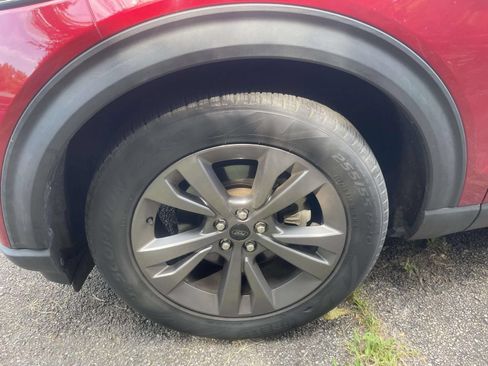 Used 2022 Ford Explorer XLT w/ Equipment Group 202A RWD image 4