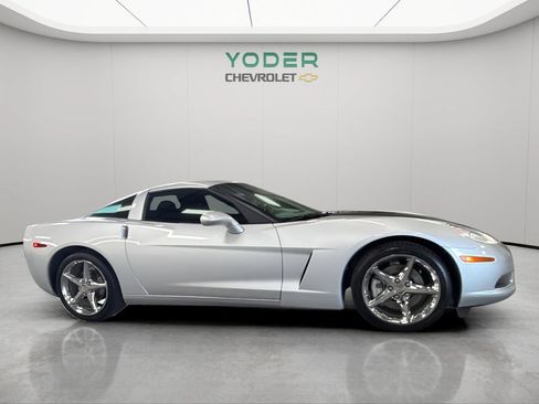 Used 2011 Chevrolet Corvette Coupe w/ Preferred Equipment Group RWD image 3
